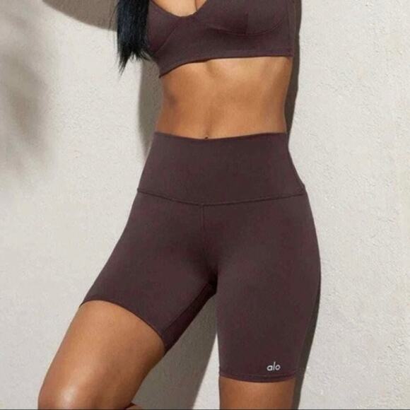 Alo Yoga 7” High-Waist Raisin Burgundy Biker Short - Picture 3 of 6